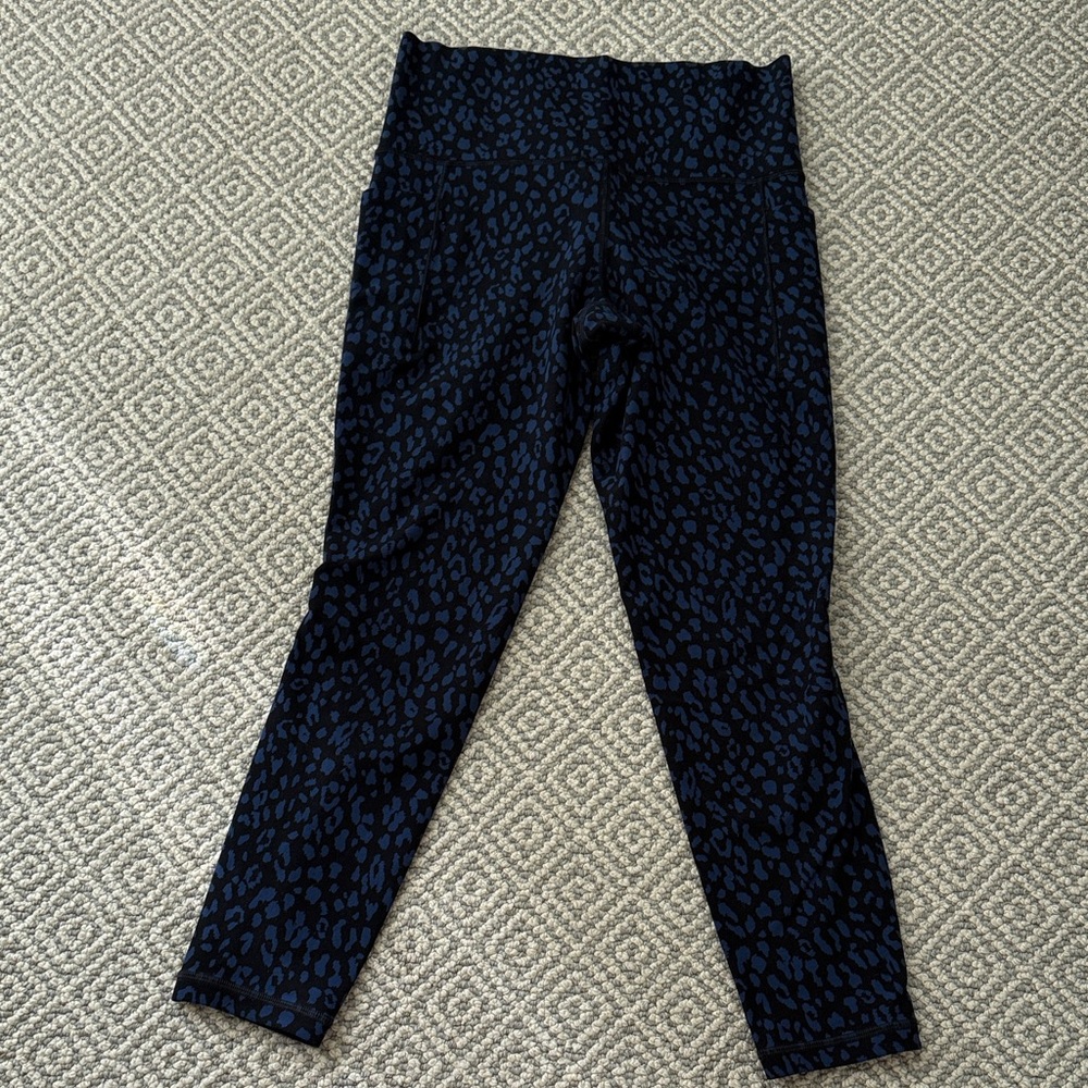 Athleta Salutation Stash pocket II Tight 7/8 Navy & Black Leopard Leggings